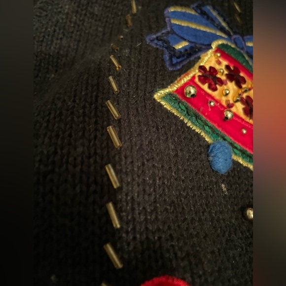 XL Holiday Vest - Picture 6 of 8